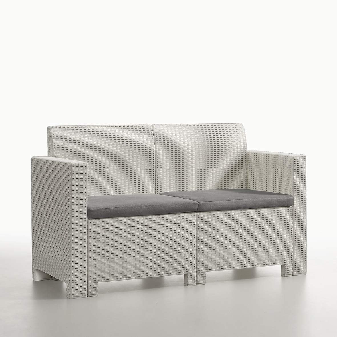 Set Salotto da Giardino Esterno 'Nebraska 2' in Rattan per 4 Persone - 2 Poltrone, 1 Divano, 1 Tavolino Porta Cuscini con 4 Cuscini Inclusi.