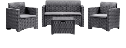 Set Salotto da Giardino Esterno 'Nebraska 2' in Rattan per 4 Persone - 2 Poltrone, 1 Divano, 1 Tavolino Porta Cuscini con 4 Cuscini Inclusi.