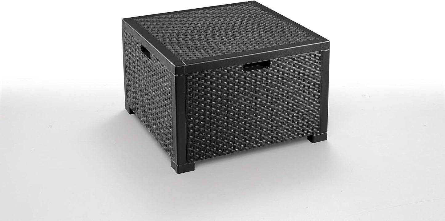 Set Salotto da Giardino Esterno 'Nebraska 2' in Rattan per 4 Persone - 2 Poltrone, 1 Divano, 1 Tavolino Porta Cuscini con 4 Cuscini Inclusi.