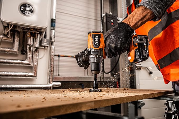 Trapano/Avvitatore a Batteria 'BS 18C3BL' AEG - Potenza e Versatilità in un Design Compatto
