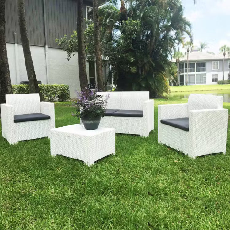 Set Salotto da Giardino Esterno 'Nebraska 2' in Rattan per 4 Persone - 2 Poltrone, 1 Divano, 1 Tavolino Porta Cuscini con 4 Cuscini Inclusi.